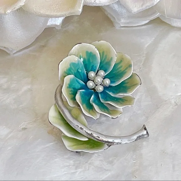 Vintage Jewelry Liz Claiborne Yellow Enamel Pearl Floral